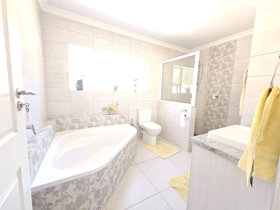 3 Bedroom Property for Sale in Stilbaai Wes Western Cape